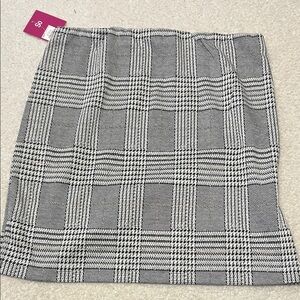 Classic Black and White Plaid Skirt